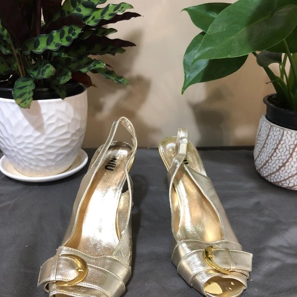 Gold Peep Toe Pumps with Buckle and Metal Heel - Picture 4 of 5